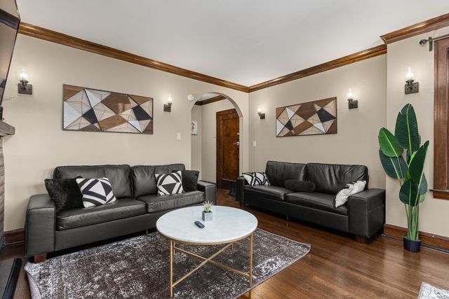 6029 N AUSTIN Avenue, Chicago, IL 60646