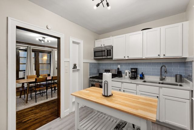 6029 N AUSTIN Avenue, Chicago, IL 60646