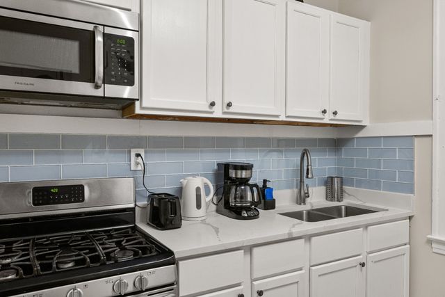 6029 N AUSTIN Avenue, Chicago, IL 60646