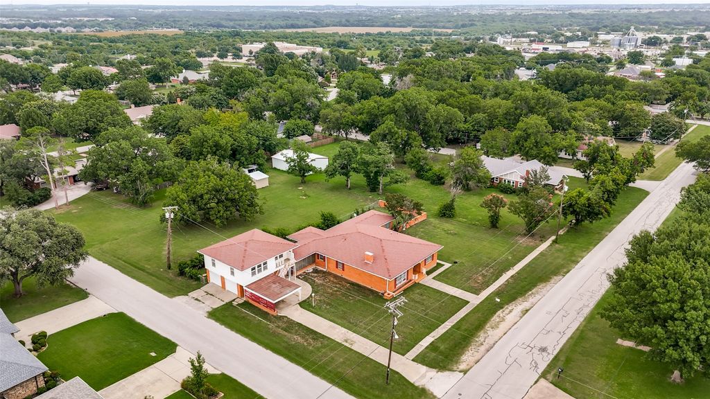 618 W 5th Street, Justin, TX 76247 — exterior