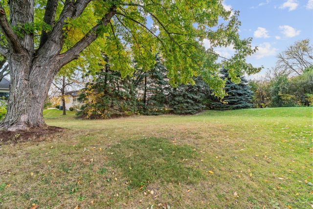 16988 Weaver Lake Drive, Maple Grove, MN 55311