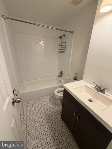 5705 SAILSTONE LN, Woodbridge, VA 22193