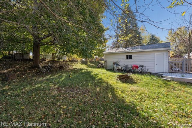 1149 Parallel Street, Fenton, MI 48430