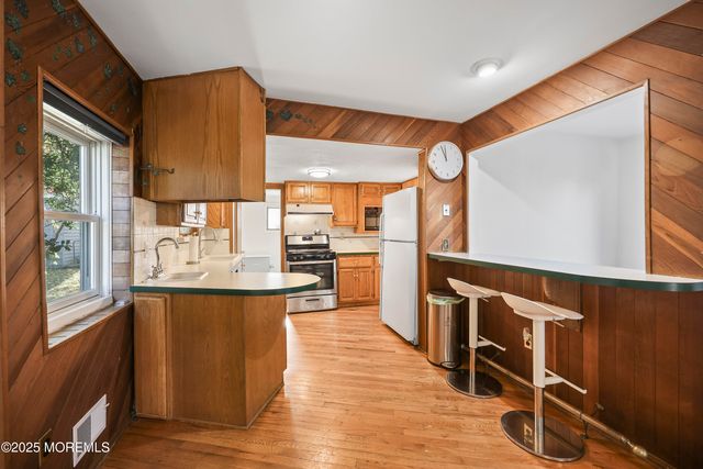 28 Florence Avenue, Leonardo, NJ 07737