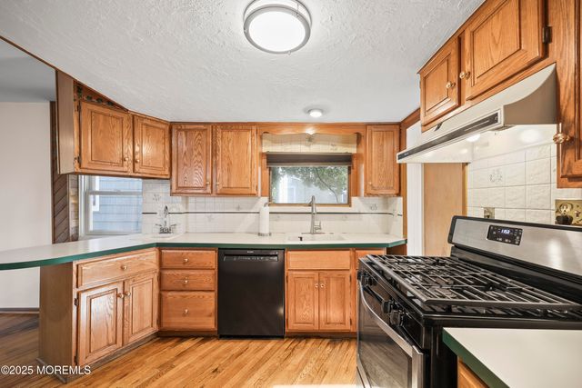 28 Florence Avenue, Leonardo, NJ 07737