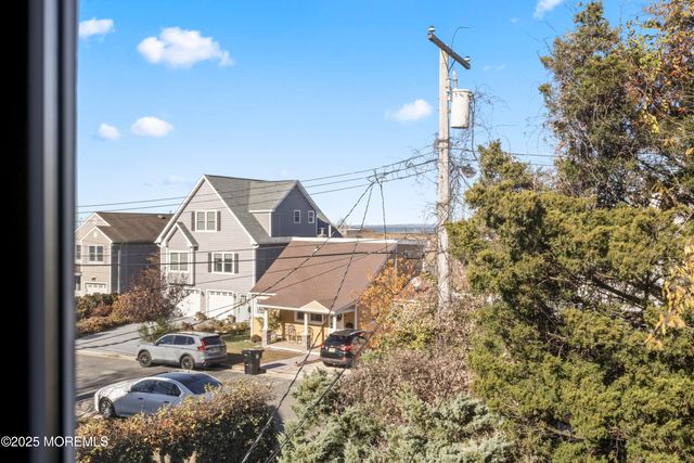 28 Florence Avenue, Leonardo, NJ 07737