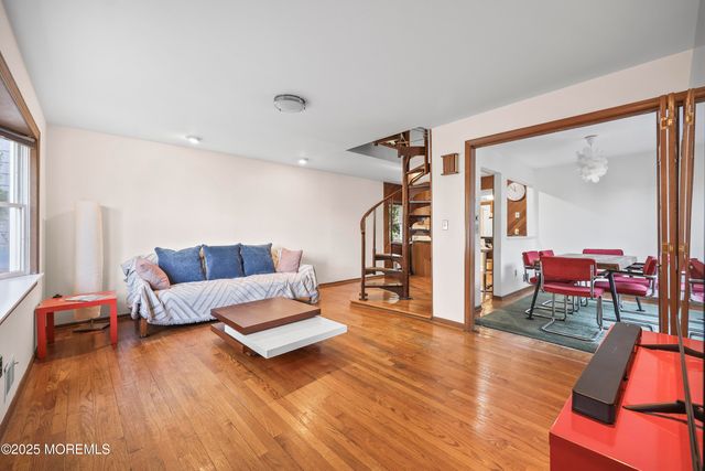 28 Florence Avenue, Leonardo, NJ 07737