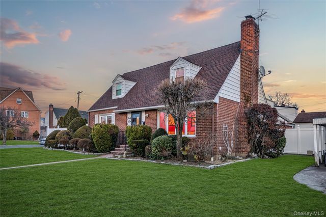 44 Marlowe Road, Valley Stream, NY 11580