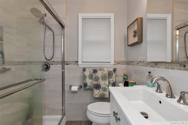 44 Marlowe Road, Valley Stream, NY 11580