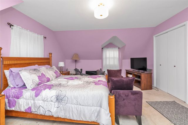 44 Marlowe Road, Valley Stream, NY 11580