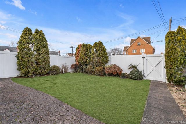 44 Marlowe Road, Valley Stream, NY 11580