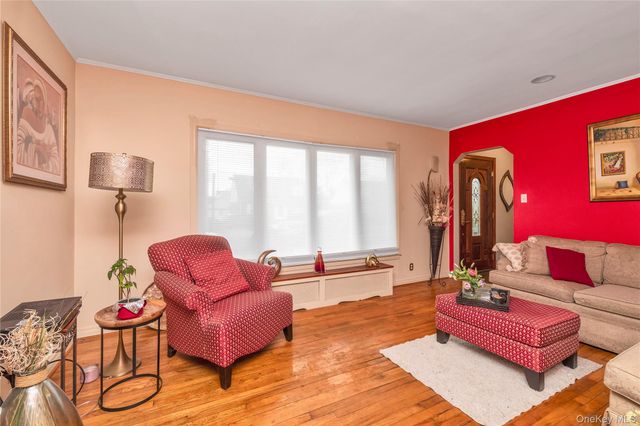 44 Marlowe Road, Valley Stream, NY 11580