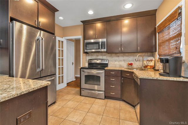 44 Marlowe Road, Valley Stream, NY 11580