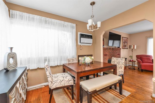 44 Marlowe Road, Valley Stream, NY 11580