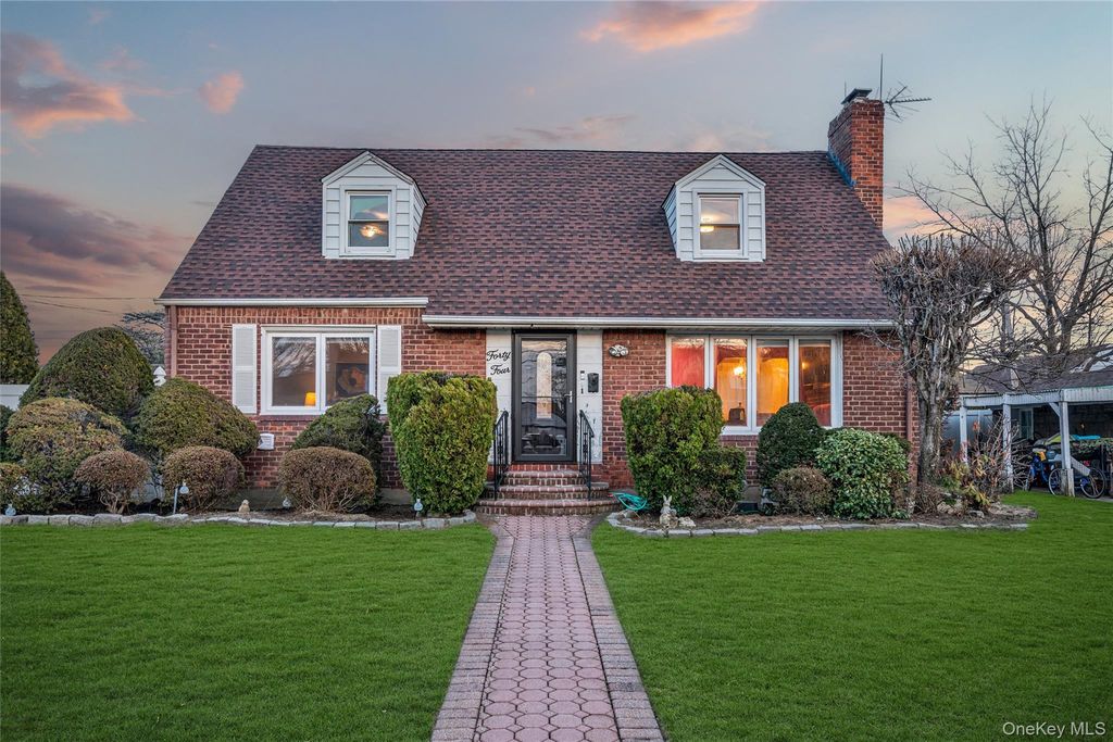 44 Marlowe Road, Valley Stream, NY 11580