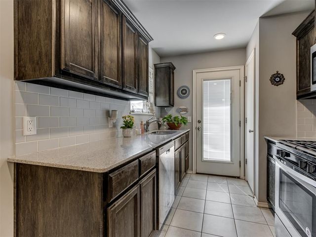6712 NW 156 Street, Edmond, OK 73013