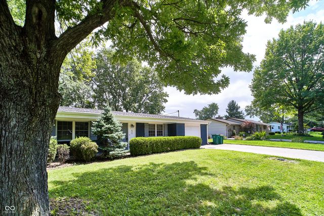 635 Lake View Drive, Zionsville, IN 46077