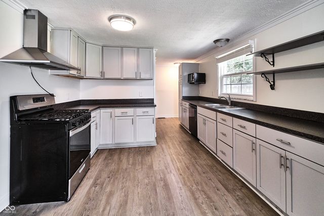 635 Lake View Drive, Zionsville, IN 46077