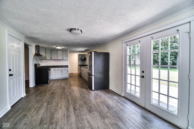 635 Lake View Drive, Zionsville, IN 46077
