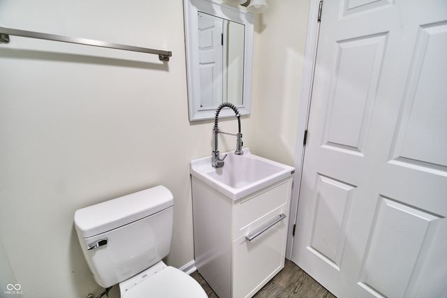 635 Lake View Drive, Zionsville, IN 46077