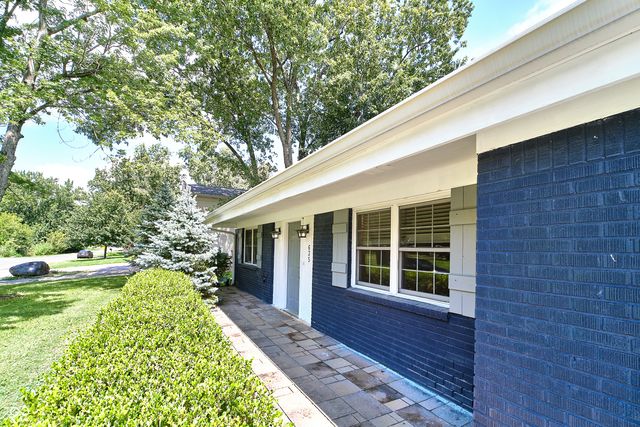 635 Lake View Drive, Zionsville, IN 46077