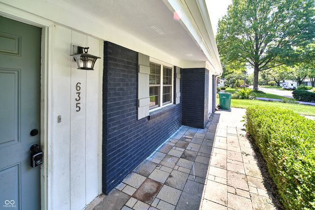 635 Lake View Drive, Zionsville, IN 46077
