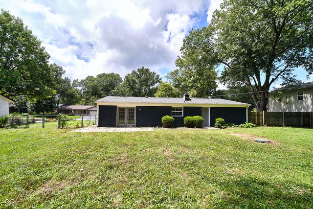 635 Lake View Drive, Zionsville, IN 46077