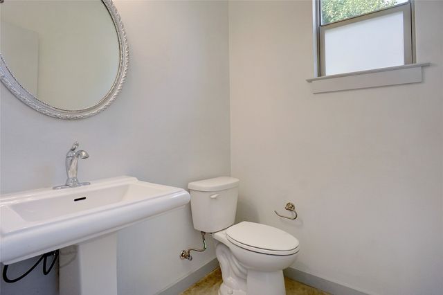 3427 W 6th Street, Fort Worth, TX 76107