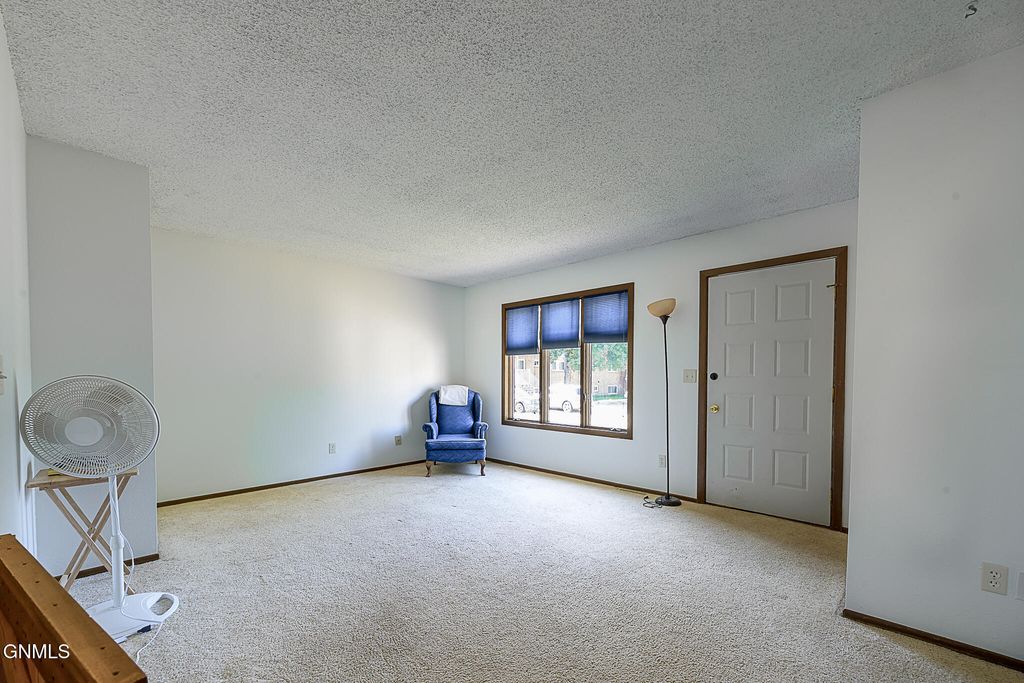 922 E Owens Avenue, Bismarck, ND 58501 photo 4