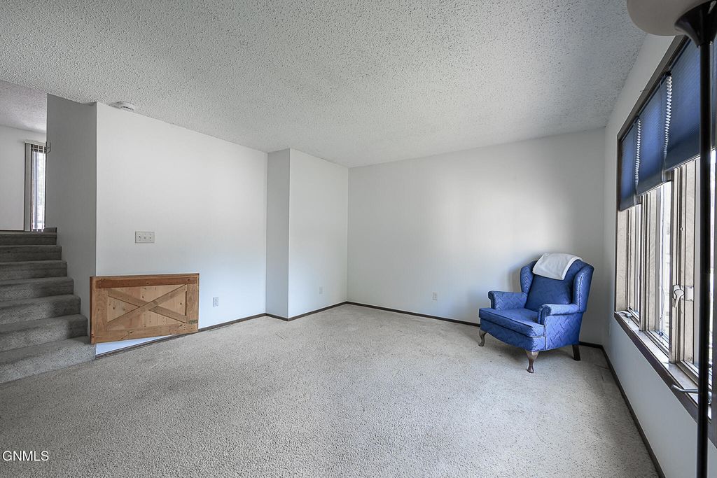 922 E Owens Avenue, Bismarck, ND 58501 photo 5