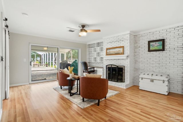 2 Highpoint Dr, Gulf Breeze, FL 32561