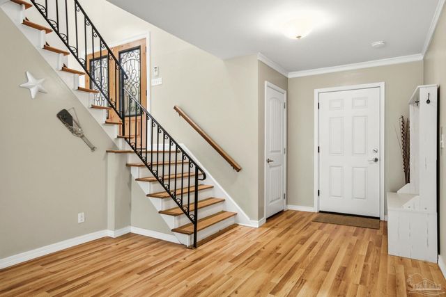 2 Highpoint Dr, Gulf Breeze, FL 32561