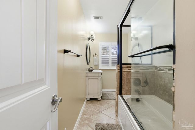 2 Highpoint Dr, Gulf Breeze, FL 32561