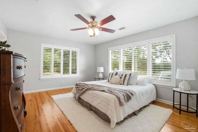 2 Highpoint Dr, Gulf Breeze, FL 32561