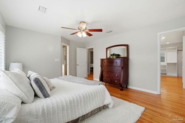 2 Highpoint Dr, Gulf Breeze, FL 32561