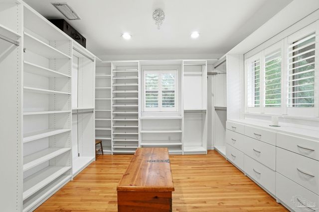 2 Highpoint Dr, Gulf Breeze, FL 32561