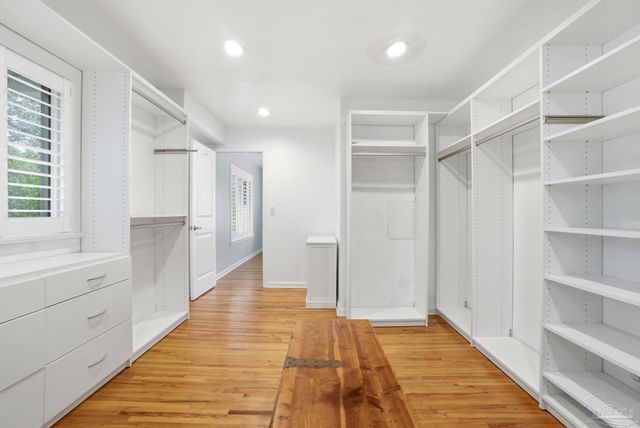 2 Highpoint Dr, Gulf Breeze, FL 32561