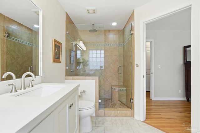 2 Highpoint Dr, Gulf Breeze, FL 32561