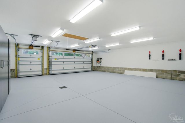 2 Highpoint Dr, Gulf Breeze, FL 32561