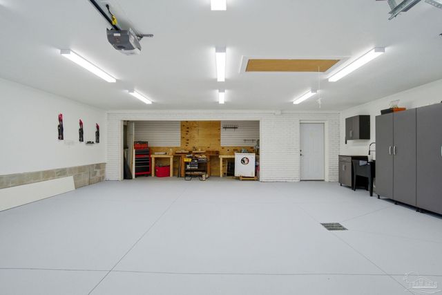 2 Highpoint Dr, Gulf Breeze, FL 32561