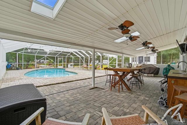 2 Highpoint Dr, Gulf Breeze, FL 32561