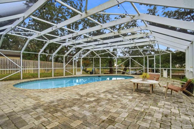2 Highpoint Dr, Gulf Breeze, FL 32561
