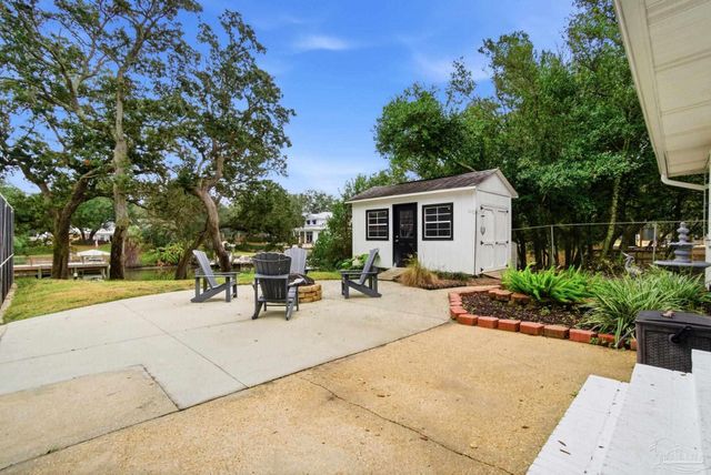 2 Highpoint Dr, Gulf Breeze, FL 32561