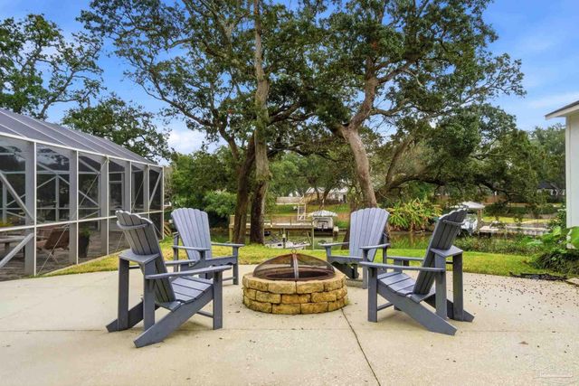 2 Highpoint Dr, Gulf Breeze, FL 32561