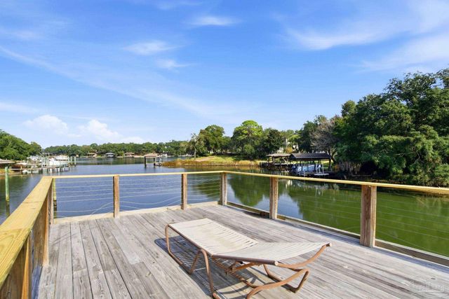 2 Highpoint Dr, Gulf Breeze, FL 32561