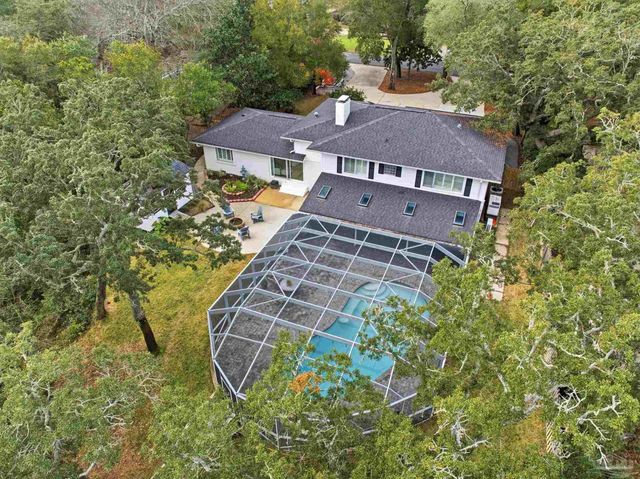 2 Highpoint Dr, Gulf Breeze, FL 32561