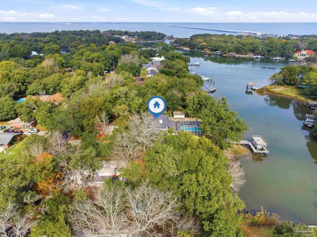 2 Highpoint Dr, Gulf Breeze, FL 32561