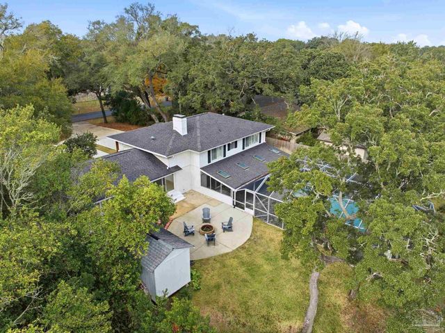 2 Highpoint Dr, Gulf Breeze, FL 32561