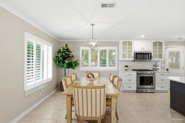 2 Highpoint Dr, Gulf Breeze, FL 32561