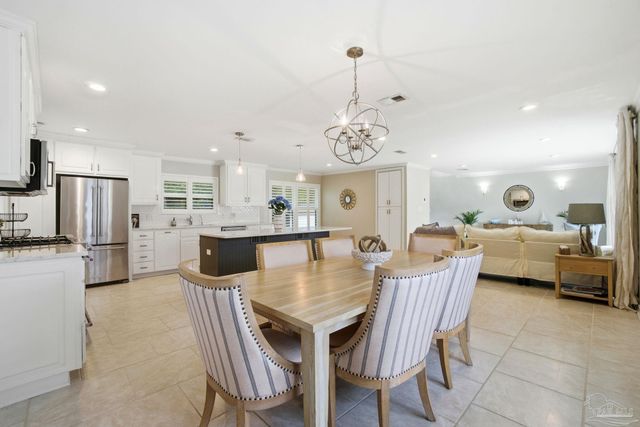 2 Highpoint Dr, Gulf Breeze, FL 32561